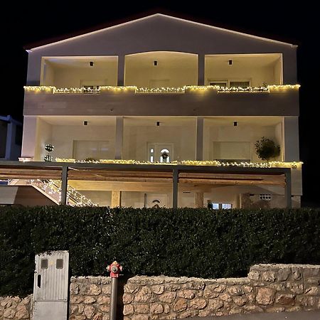 Apartmani Tomeri Starigrad Paklenica Ngoại thất bức ảnh
